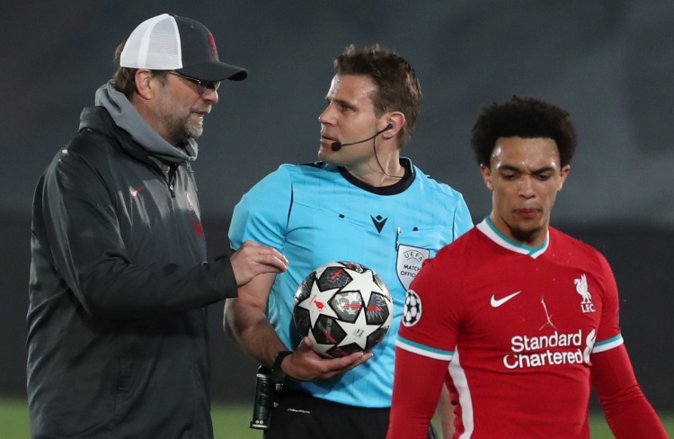 排球——女排超级联赛：辽宁东港草莓队获得季军